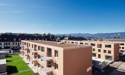 Vogelperspektive auf die Fassade der Mühlacker-Gebäude in Gerlafingen