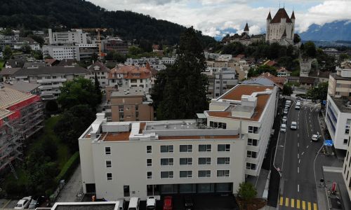 Vogelperspektive auf das Alterszentrum Solviva in Thun